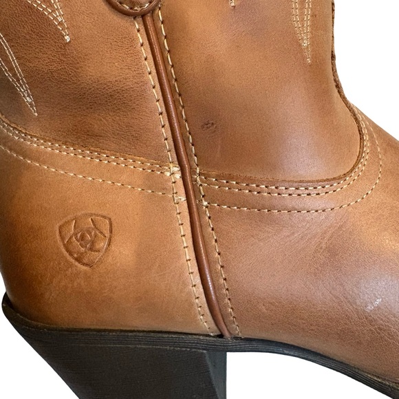 Ariat Darlin Round Toe Short Western Boots, Sz 9 - Picture 16 of 16